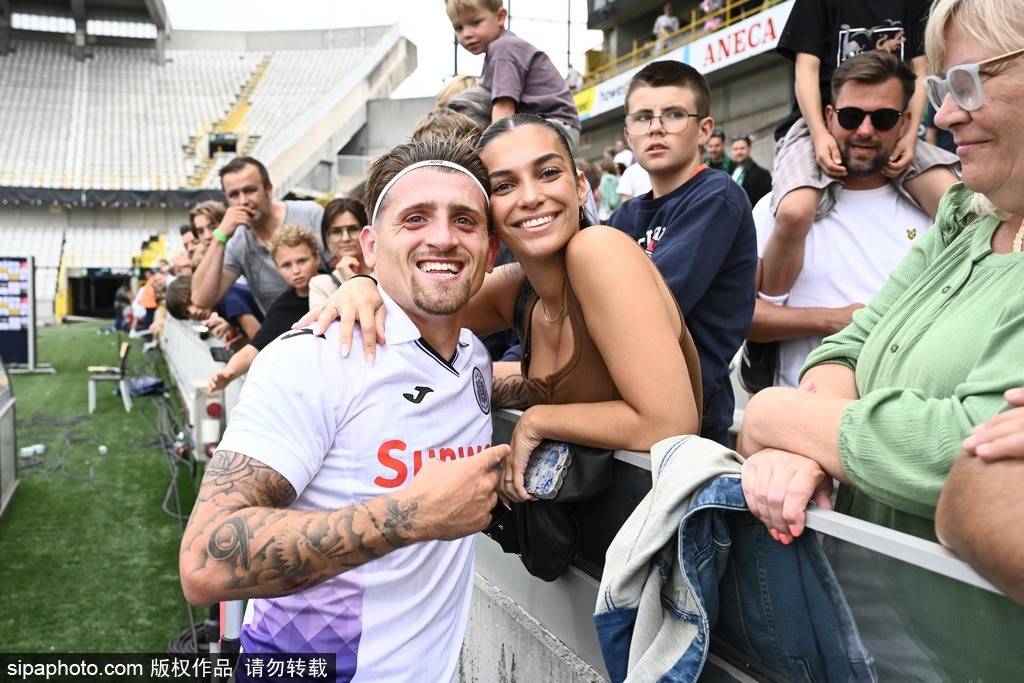 足球比赛外围买球网站_曼联与可口可乐达成三年合作：如何提升球迷体验足球比赛外围买球网站？