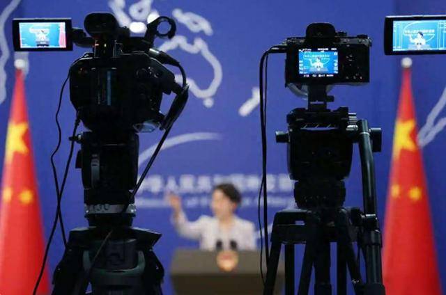 皇冠足球平台代理
_解放军实弹射击全中!怕挨炸的日媒当众提问皇冠足球平台代理
,中方一句话回应