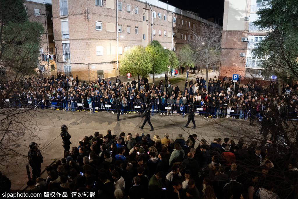 皇冠官网
_巴塞罗那 vs 皇家马德里:2026 年超级杯决赛前瞻——弗里克镇定应战皇冠官网
,阿隆索挑战诺坎普荣耀