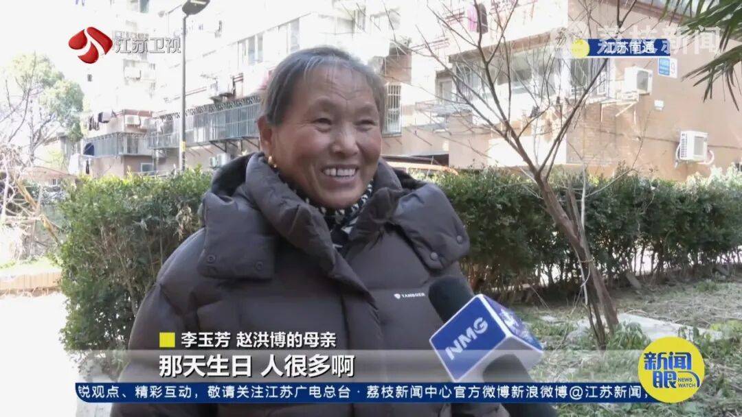 皇冠信用网会员_南通男子带64岁妈妈餐厅过生日皇冠信用网会员,全场路人超配合齐喊三声“生日快乐”!网友百万点赞:隔着屏幕也想给阿姨送祝福