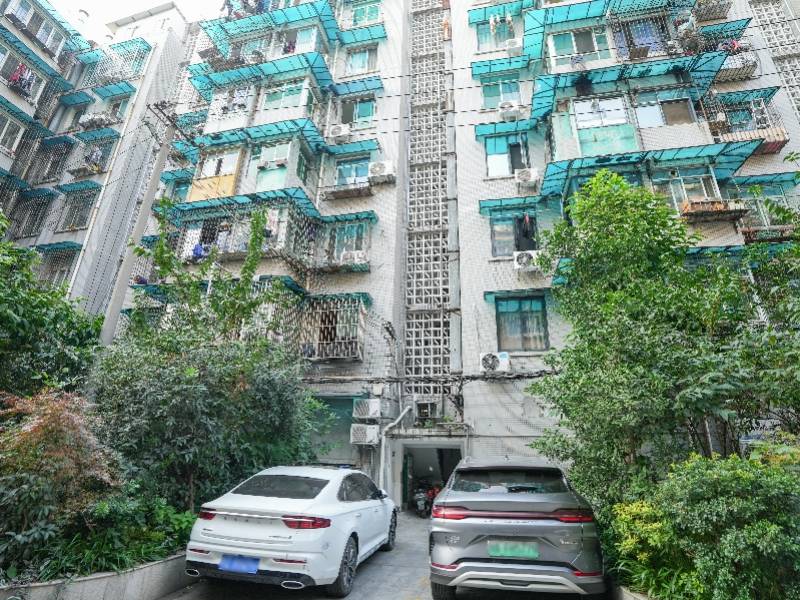 足球盘口官网 _全国人大代表方燕:建议强制清退严重侵害业主利益的物业公司