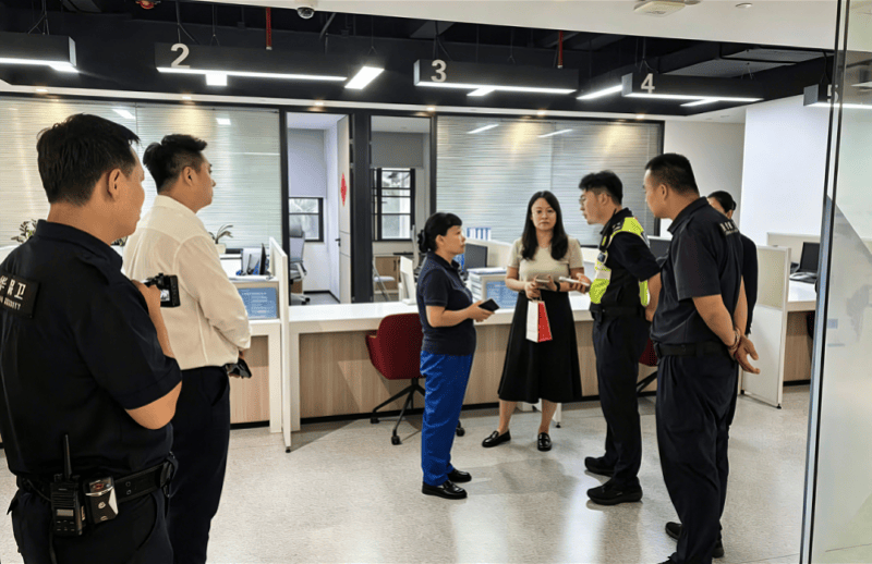 皇冠会员注册_深圳一保洁员在学生公寓垃圾桶捡到2条金条皇冠会员注册，失主三日未现身